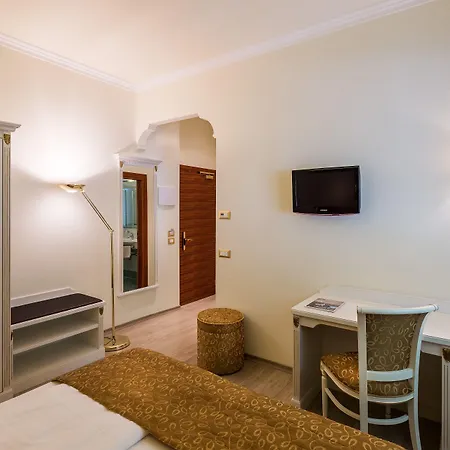 Hotel Windsor & 4*